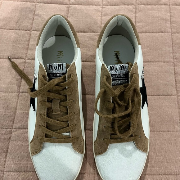 Mi.iM White and Brown Sneakers with Black Star & Hair on toe of shoe - Picture 9 of 10